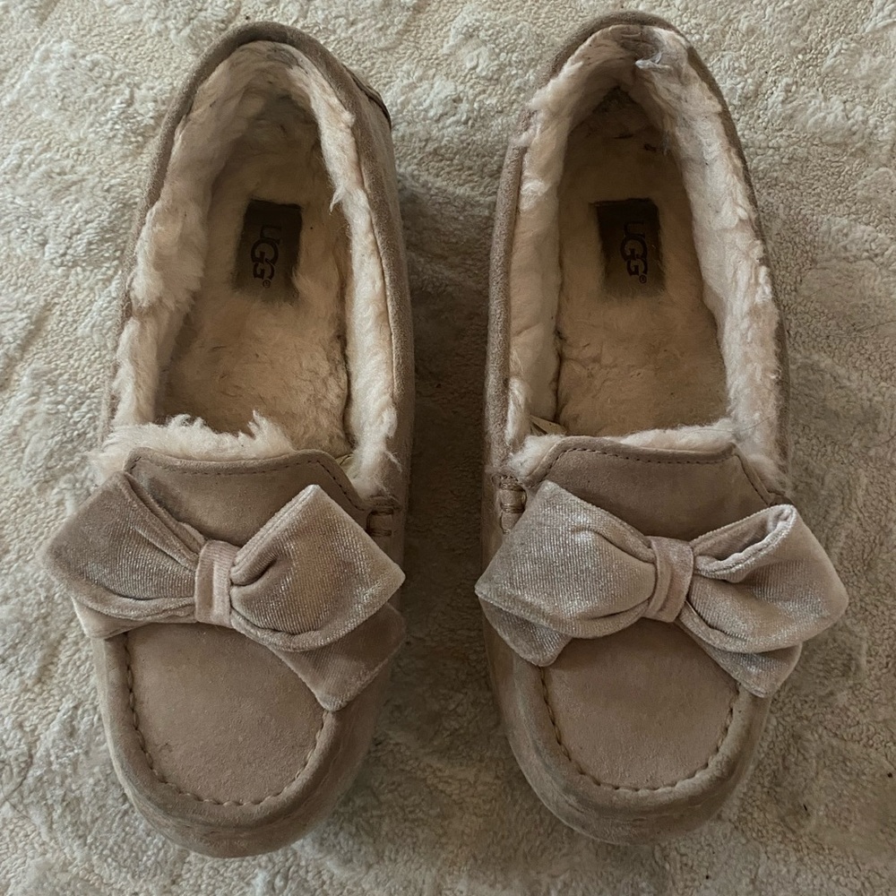 ugg bow slippers